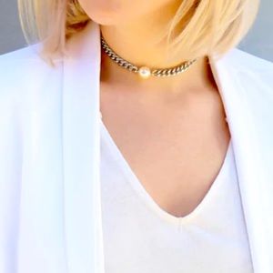Hrh collection choker